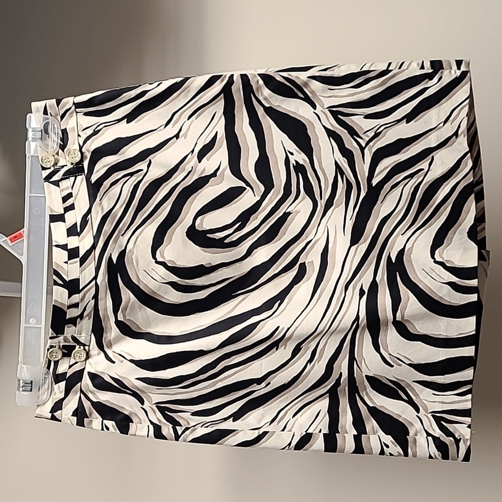 Ann Taylor LOFT Animal Print Skirt. Size 2P (Fits like 0)